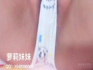 蘿莉妹妹逼逼痒痒~猛抓猛搔~想看嗎~你可以靠近一點!!